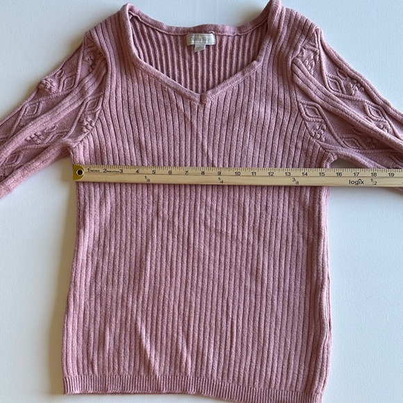 Soft Mauve Knit Sweater by Olivia Sky | Size Large | Ribbed V-Neck Sweater - Picture 6 of 9